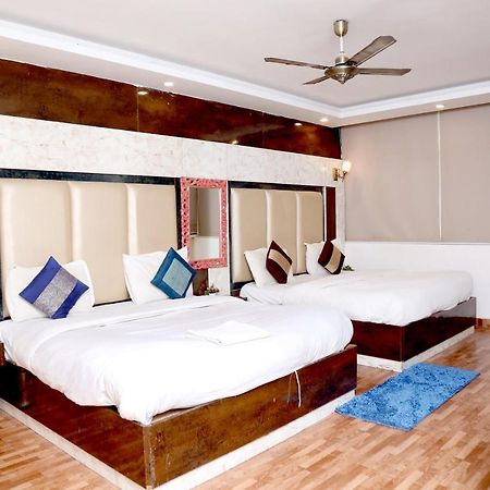 Hotel Plazzo Igi New Delhi Exterior photo