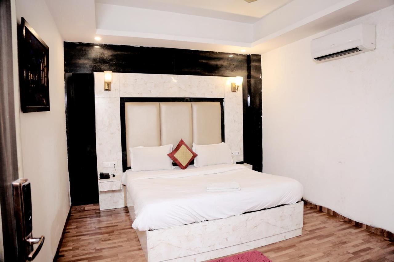 Hotel Plazzo Igi New Delhi Exterior photo