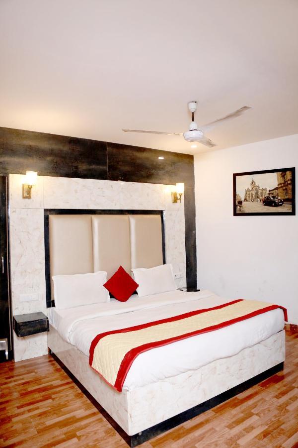 Hotel Plazzo Igi New Delhi Exterior photo