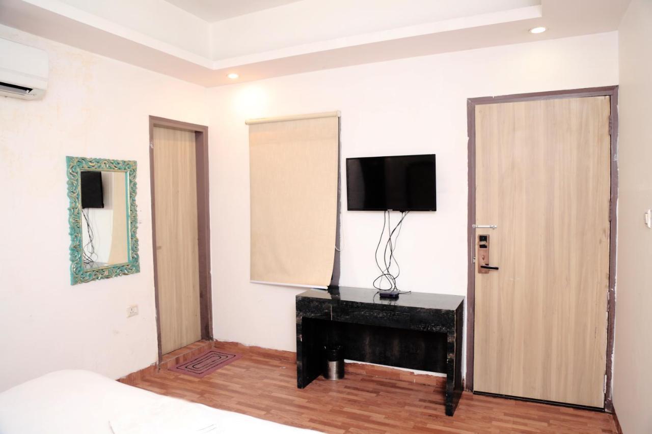 Hotel Plazzo Igi New Delhi Exterior photo